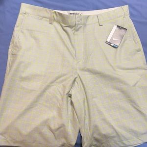 NWT Nike dri-fit golf shorts Neón yellow and grey/tan plaid. Size 36